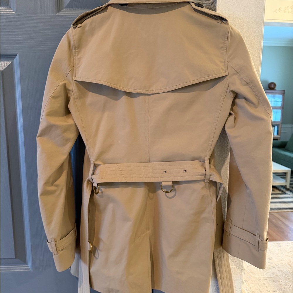 Burberry Beige Double-Breasted Trench Coat with Black Buttons - Picture 4 of 5